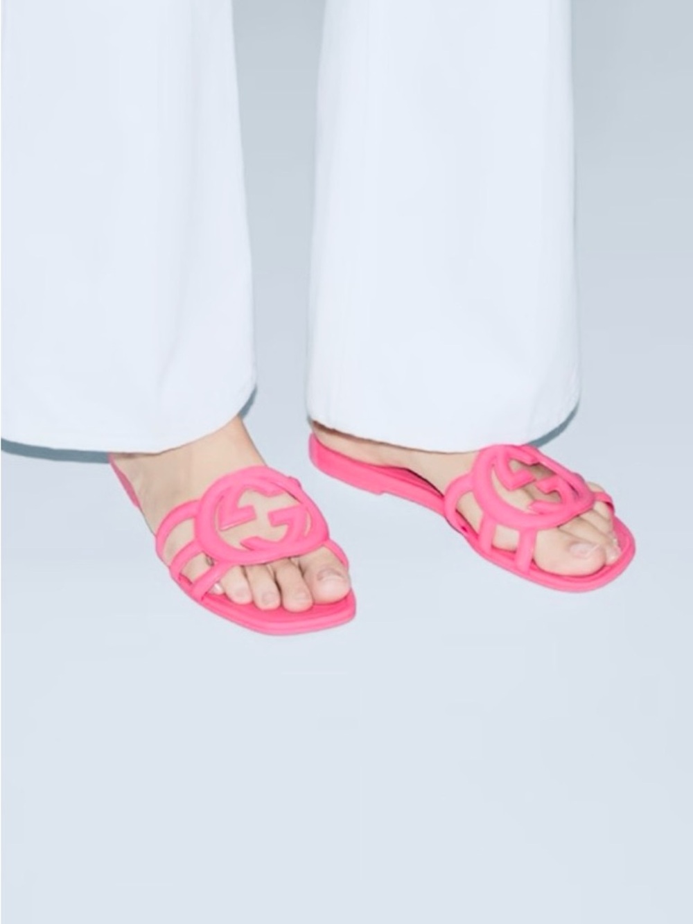 Authentic Gucci Pink Interlocking Logo Slide Sandals - Picture 2 of 8